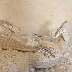 Anne Klein Wedges 8 M Jeweled Beige